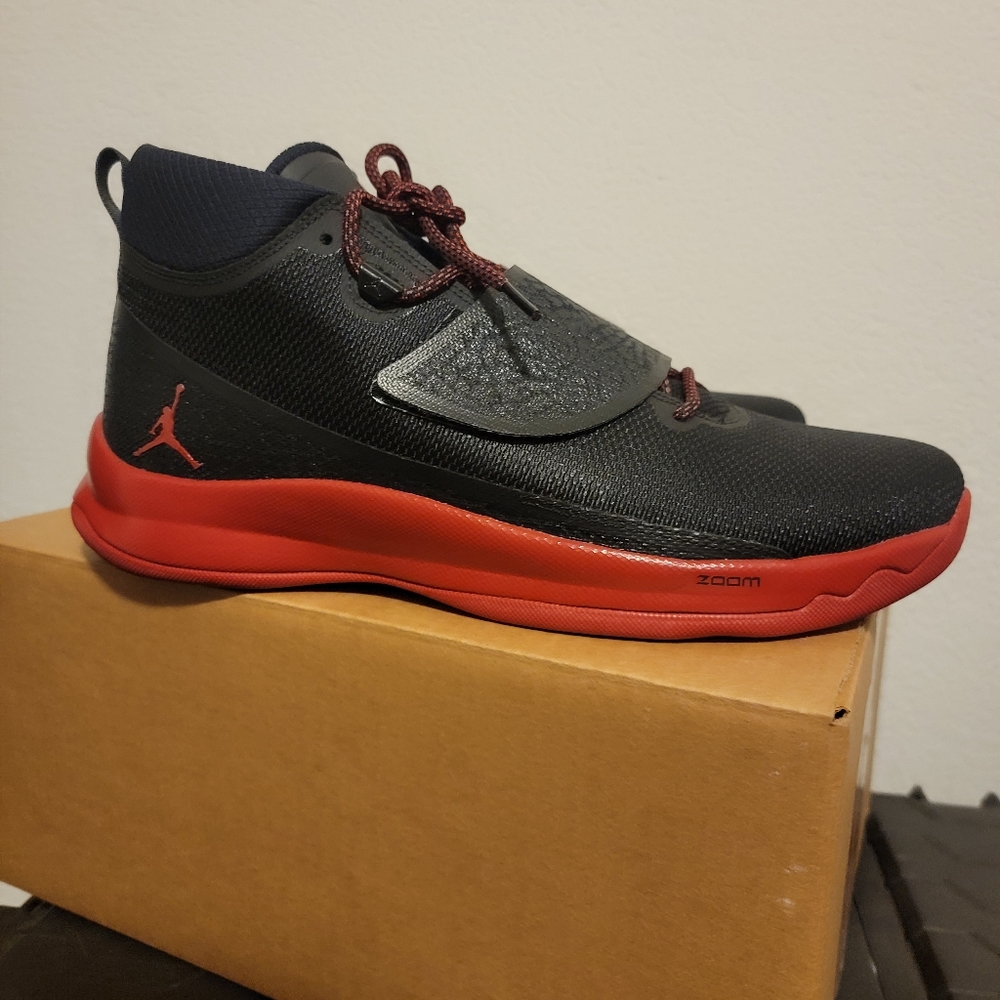 Jordan zooms